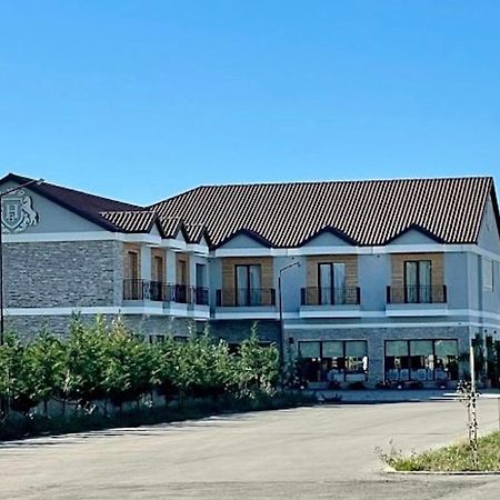 House Of Horses Shtepia E Kuajve Hotel Корча Екстериор снимка