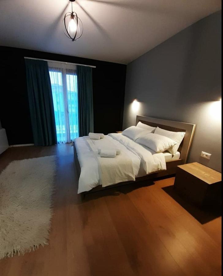 House Of Horses Shtepia E Kuajve Hotel Корча Екстериор снимка