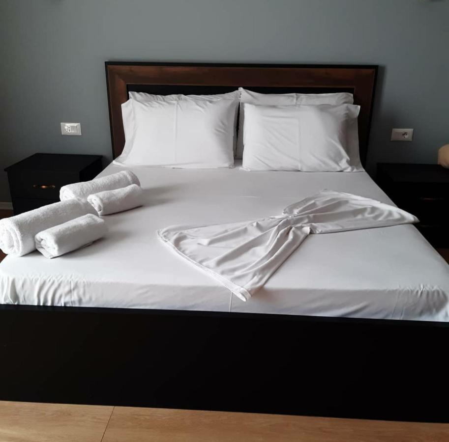House Of Horses Shtepia E Kuajve Hotel Корча Екстериор снимка