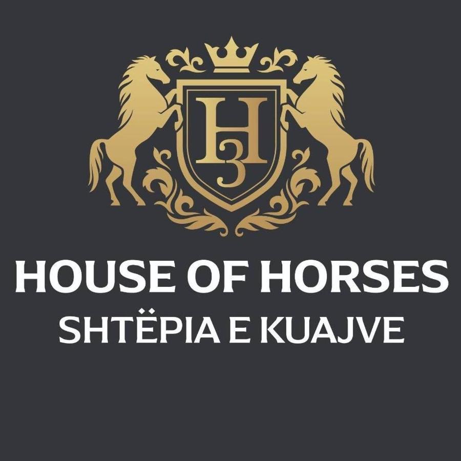 House Of Horses Shtepia E Kuajve Hotel Корча Екстериор снимка