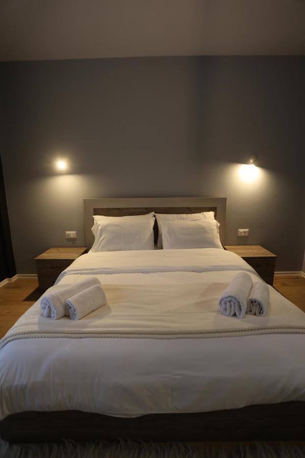 House Of Horses Shtepia E Kuajve Hotel Корча Екстериор снимка