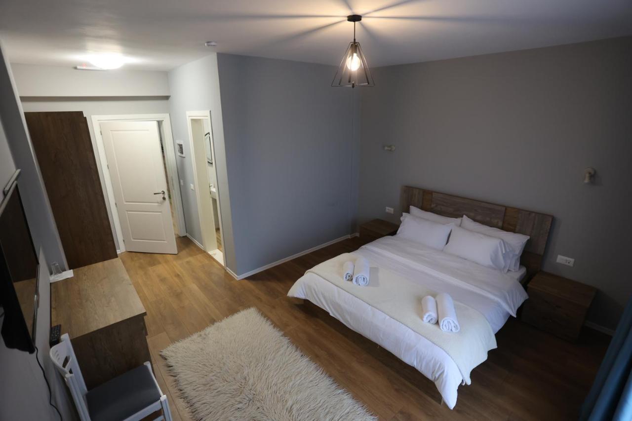 House Of Horses Shtepia E Kuajve Hotel Корча Екстериор снимка