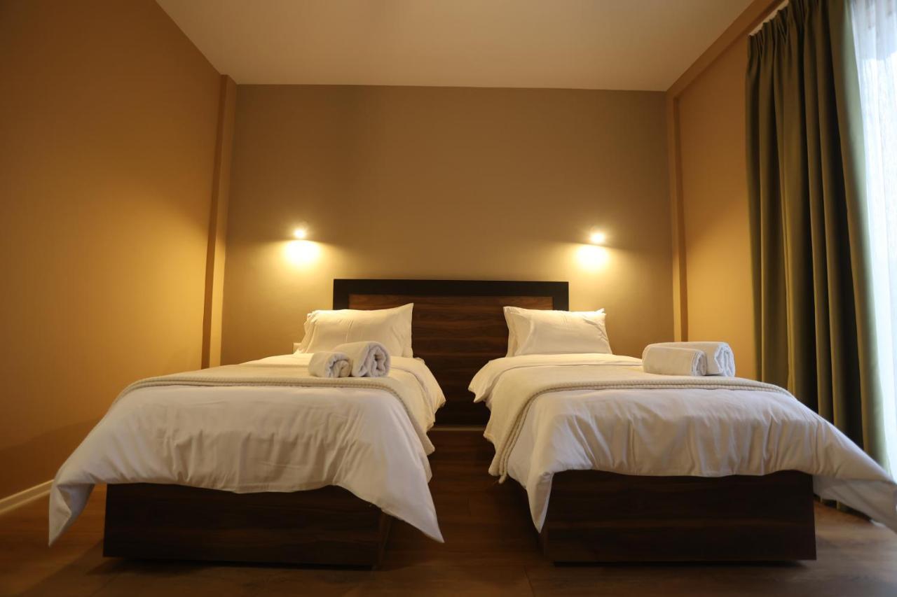 House Of Horses Shtepia E Kuajve Hotel Корча Екстериор снимка