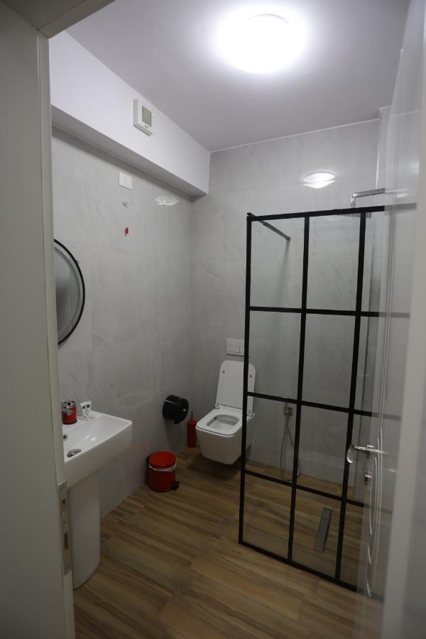 House Of Horses Shtepia E Kuajve Hotel Корча Екстериор снимка