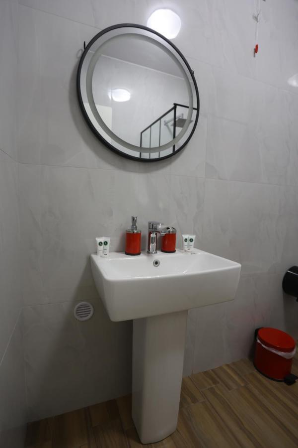 House Of Horses Shtepia E Kuajve Hotel Корча Екстериор снимка