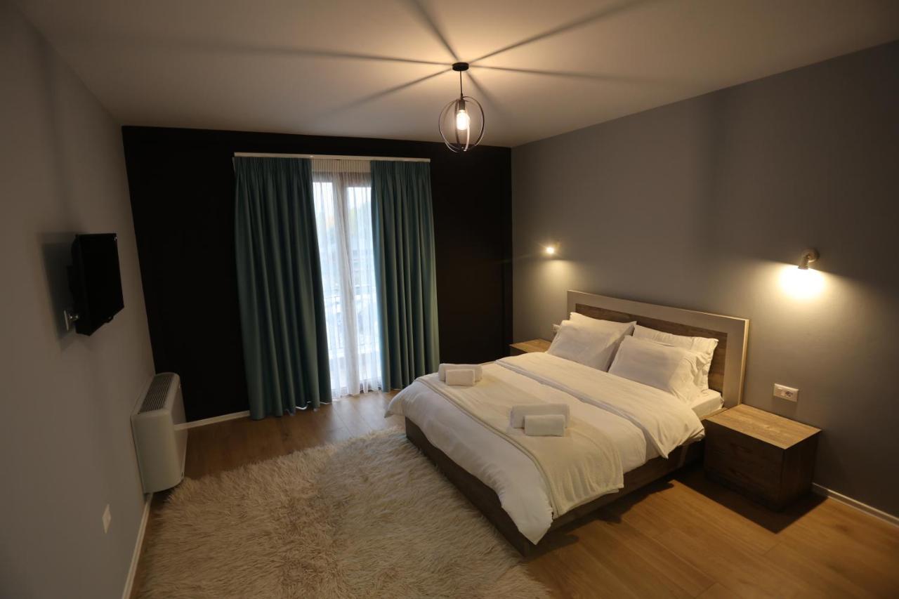 House Of Horses Shtepia E Kuajve Hotel Корча Екстериор снимка